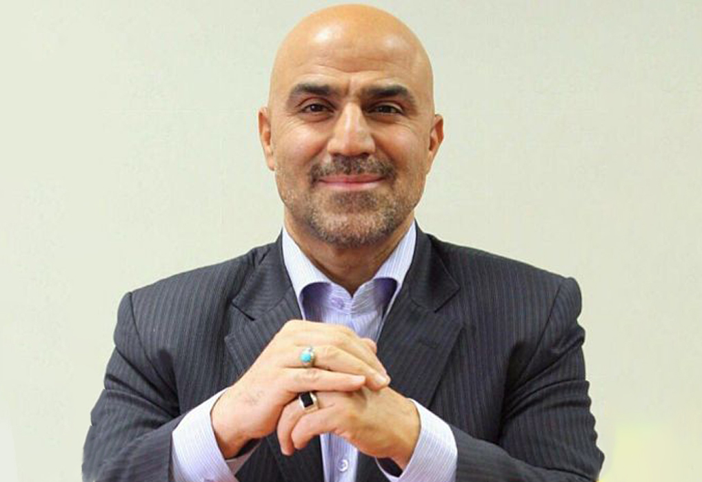 من همی کندم نه تیشه! کوه را