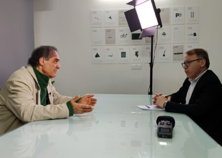 رابطۀ قدرت با مردم همواره رابطه‌ای یک‌سویه بوده است