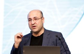 نقش روابط‌عمومی در عصر هیومن‌مدیا در تولید ترنس‌مدیا برای توسعه فکری و ارتباطی سازمان‌های صنعتی