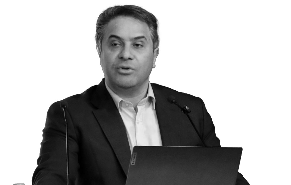 ۱۵ سال ایستادگی در مسیر پیچیدۀ ارتباطات